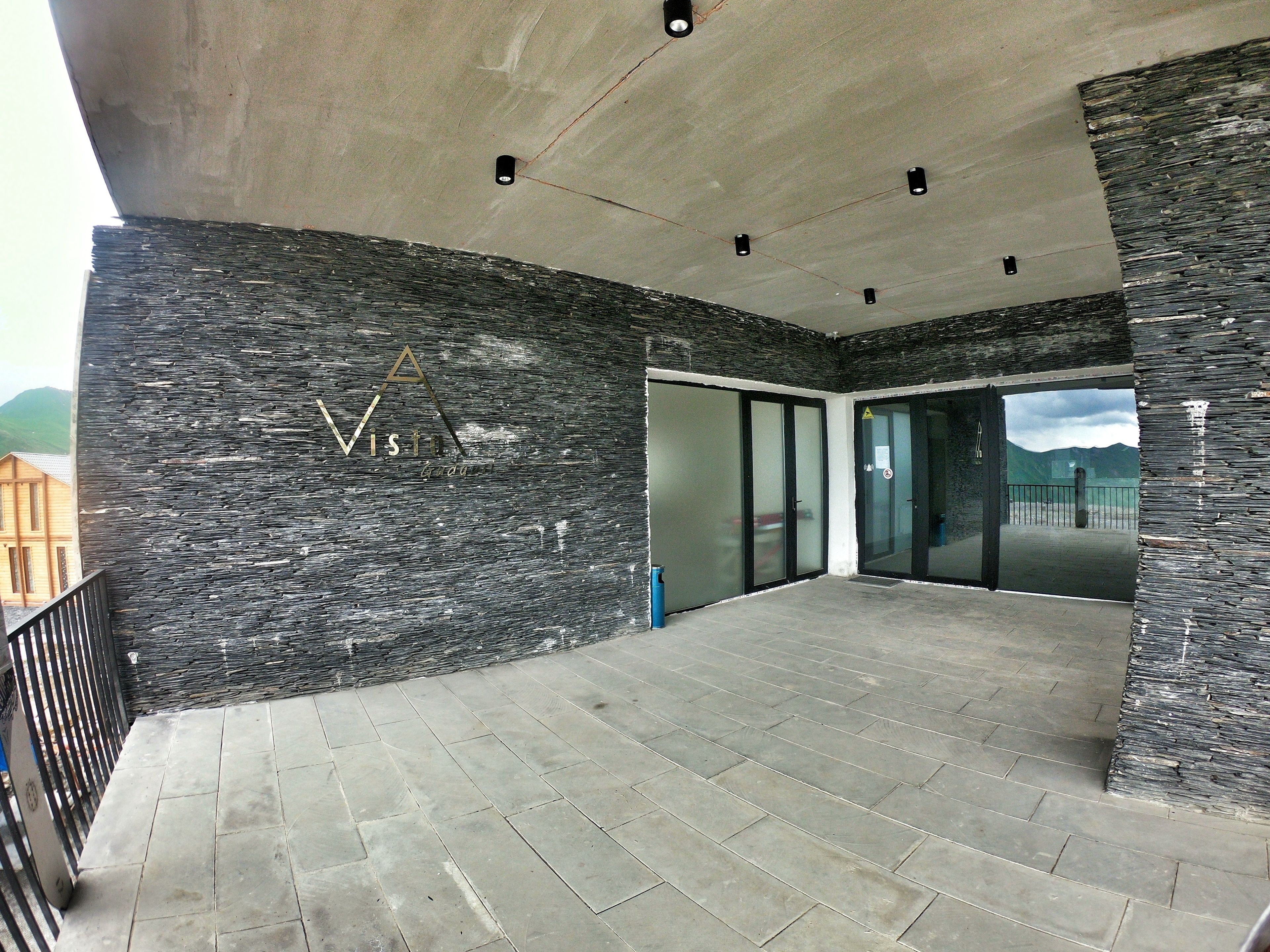 숙박 시설 입구