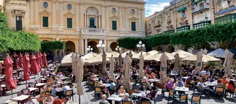 Seafront 2 bedroom apt. in St Pauls Bay - Easy Busses/Parking -WiFi - Quiet Area