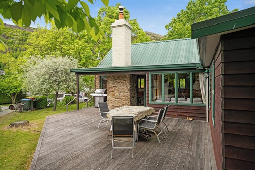 Tranquil Tipperary - Arrowtown Holiday Home