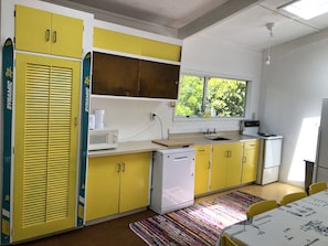 Fridge, oven, dishwasher, cookware/dishes/utensils