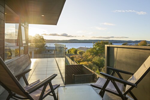 Taupo Escape - Rainbow Point Holiday Home