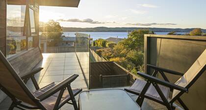 Taupo Escape - Rainbow Point Holiday Home