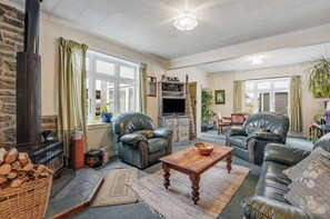 Unclassified image, 2 of 15, button - Ezy Walk - Blenheim Holiday Home (Blenheim)
