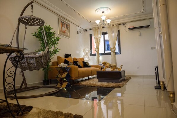 LED TV - Monde Arabe Guest House (Douala)