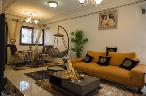 Luxury Apartment | Living room | LED TV - Monde Arabe Guest House (Douala)