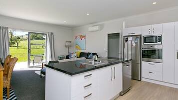 冰箱、微波炉、烤箱、洗碗机