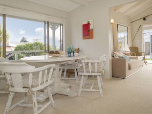 Interior - Best at The Beach - Whangamata Holiday Home (Whangamata)