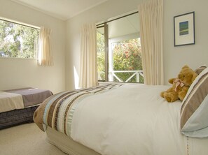 3 bedrooms, iron/ironing board, bed sheets