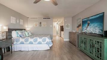 Tabla de planchar con plancha, wifi gratis y ropa de cama
