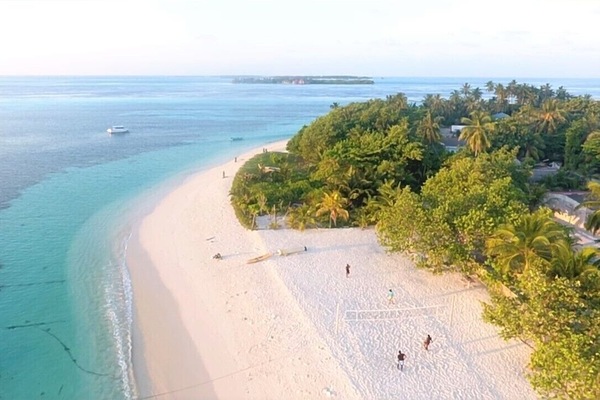 Areia branca, toalhas de praia