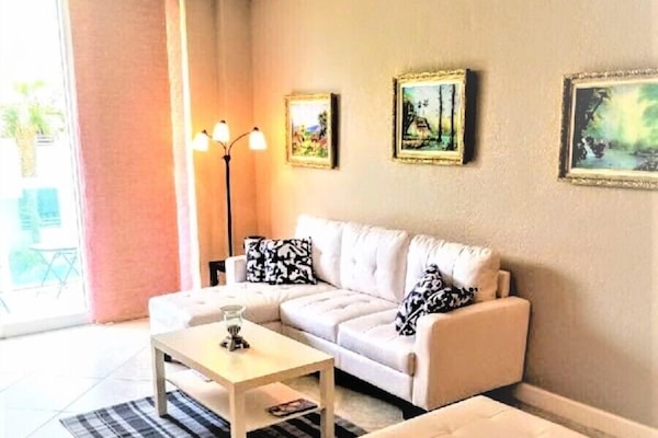 Televisor, reproductor de DVD i estèreo