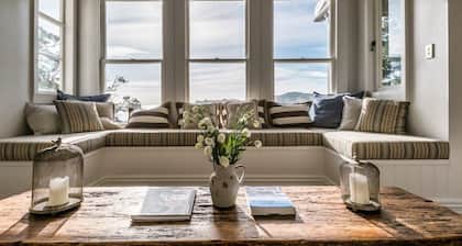 Circular Bay Cottage with private beach