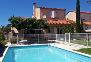 Pool - Beautiful house with swimming pool - Close to lake, sea and mountains (Villeneuve-de-la-Raho)