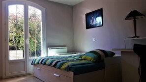 4 chambres, fer et planche à repasser, Wi-Fi gratuit, draps fournis