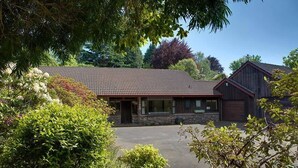 Exterior - Mountain Bike Manor - Spa Pool, Sleeps 8, Pets OK (Rotorua)