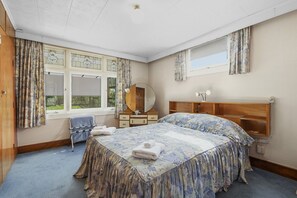 3 bedrooms, iron/ironing board, WiFi, bed sheets - Leica Stay - Napier Holiday Home (Napier City)
