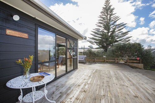 The Hideaway - Omaha Holiday Home