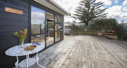 The Hideaway - Omaha Holiday Home