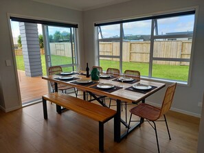 Dining - Seascape - Cooks Beach Holiday Home (Cooks Beach)