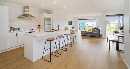 Seascape - Cooks Beach Holiday Home