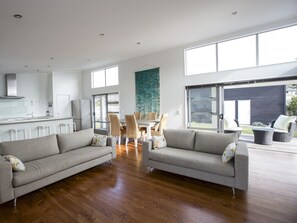 Télévision, cheminée