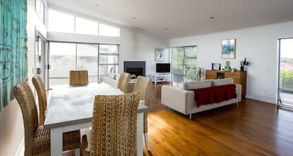 Waikanae Retreat - Waikanae Beach Holiday Home