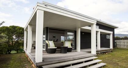 Waikanae Retreat - Waikanae Beach Holiday Home