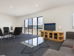 TV - Sand Castles - Mount Maunganui Holiday Home (Mt Maunganui)