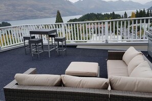 Outdoor dining - Rooftop garden, Lakeview, 5 mins walk to town (Queenstown Hill)
