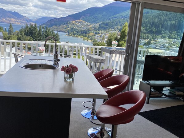 Dining - Rooftop garden, Lakeview, 5 mins walk to town (Queenstown Hill)