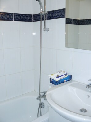 Bathtub - OCÉANIA 1 - Studio rental Carnac Brittany - U69 (Carnac)