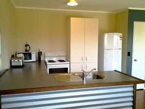 Fridge, microwave, oven, dishwasher - The Sands - Matarangi Holiday House (Matarangi)