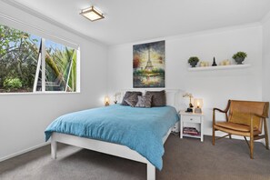 3 slaapkamers, een strijkplank/strijkijzer, wifi, beddengoed