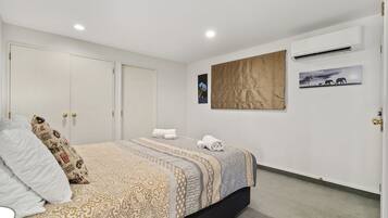 3 bedrooms, iron/ironing board, WiFi