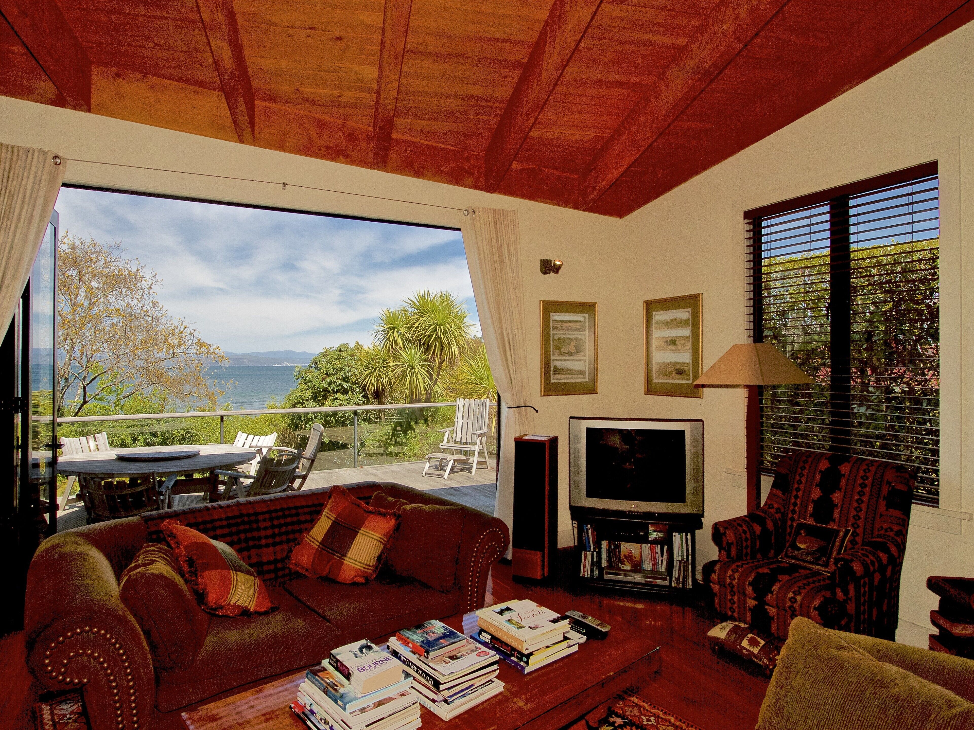 TV, fireplace, stereo