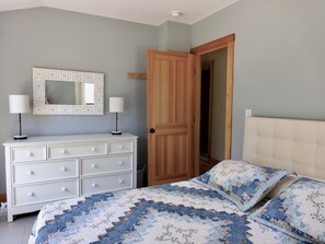 3 makuuhuonetta, silitysrauta/-lauta, ilmainen Wi-Fi, vuodevaatteet