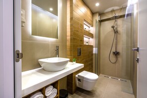 Doppia Deluxe | Bagno | Doccia, set di cortesia gratuito, asciugacapelli, pantofole