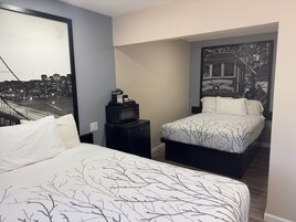 โต๊ะทำงาน, พื้นที่ทำงานแบบใช้แล็ปท็อป, ห้องเก็บเสียง, Wi-Fi ฟรี