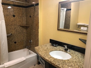 Free toiletries, towels - Western Village Inn (Willits)