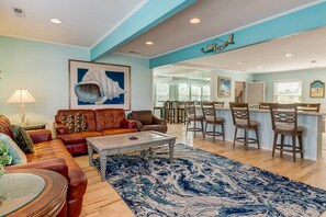 Téléviseur, lecteur de DVD, table de baby-foot