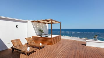 Mediterranean Suite with Panoramic Terrace | Terraza o patio
