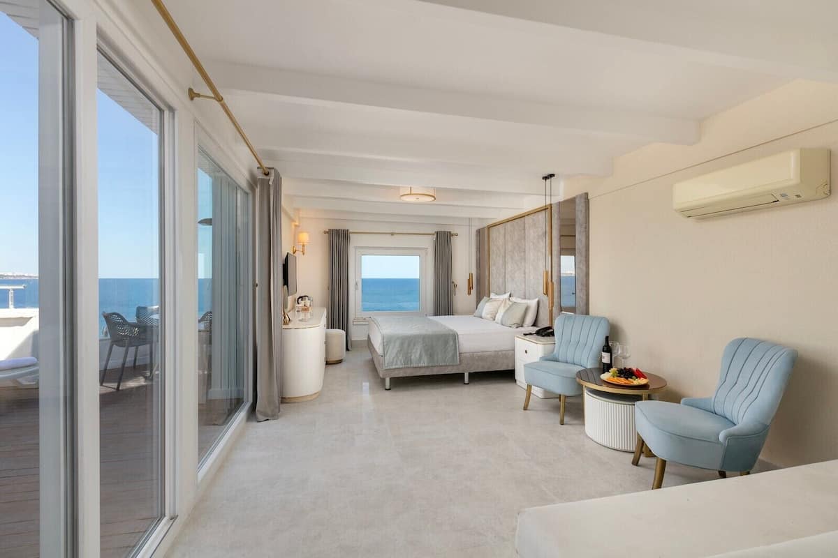 Junior Room | Terrace/patio