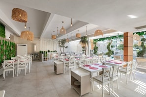 Free daily continental breakfast - Reo Hotel (Konyaalti)