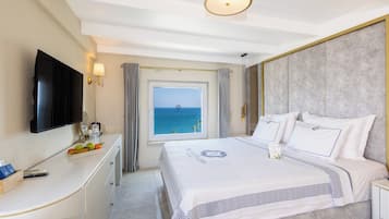Quarto júnior | Frigobar, cofres nos quartos, escrivaninha
