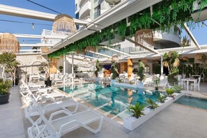Seasonal outdoor pool, open 8:00 AM to 5:30 PM, pool loungers