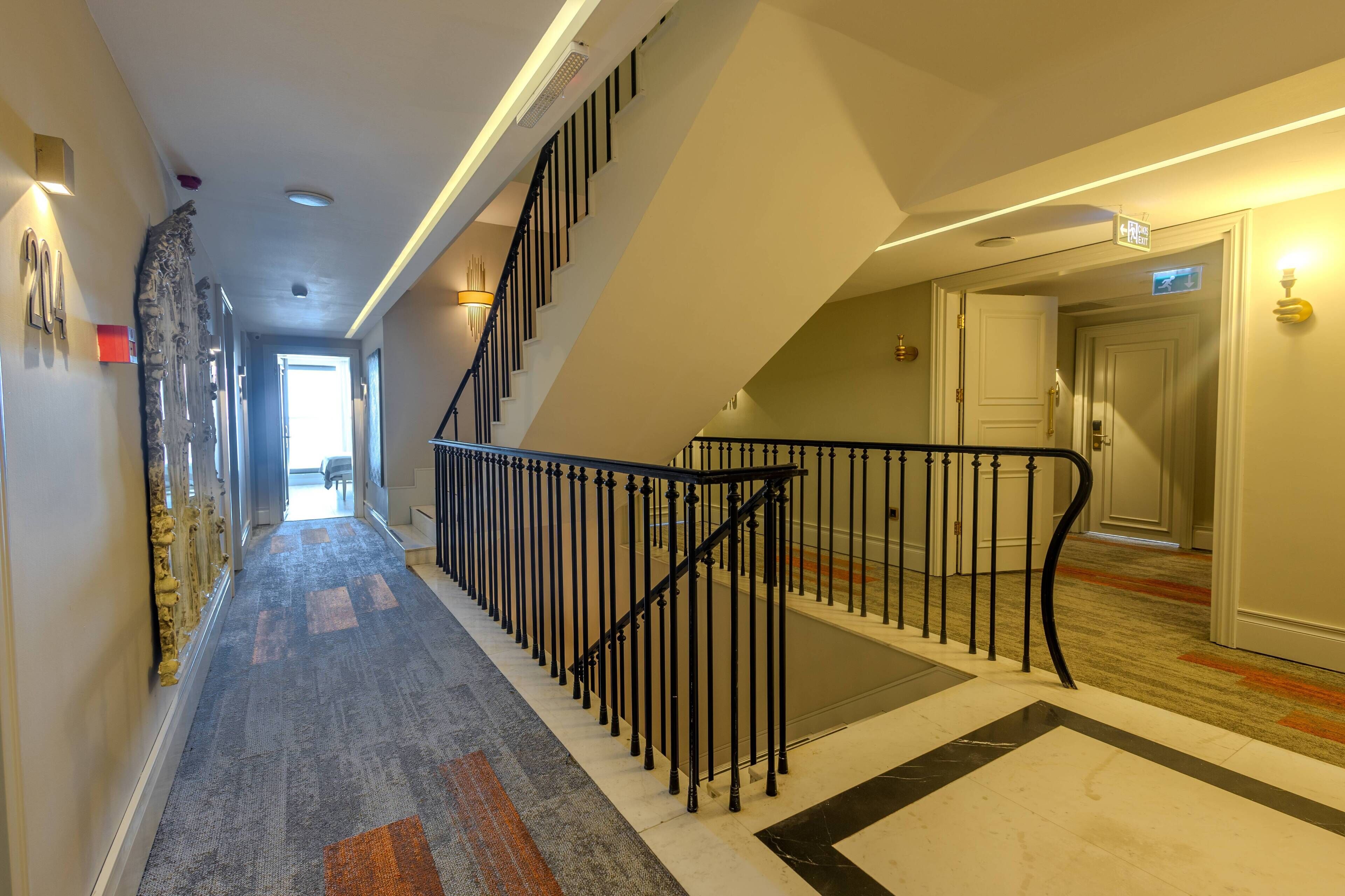 Photo - Reo Hotel