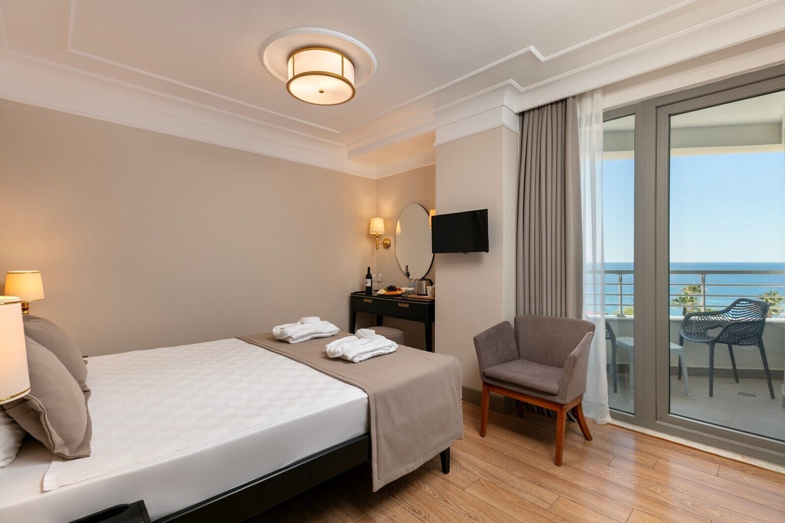 deluxe room with sea view | 1 bedroom, hypo-allergenic bedding, minibar, in-room safe