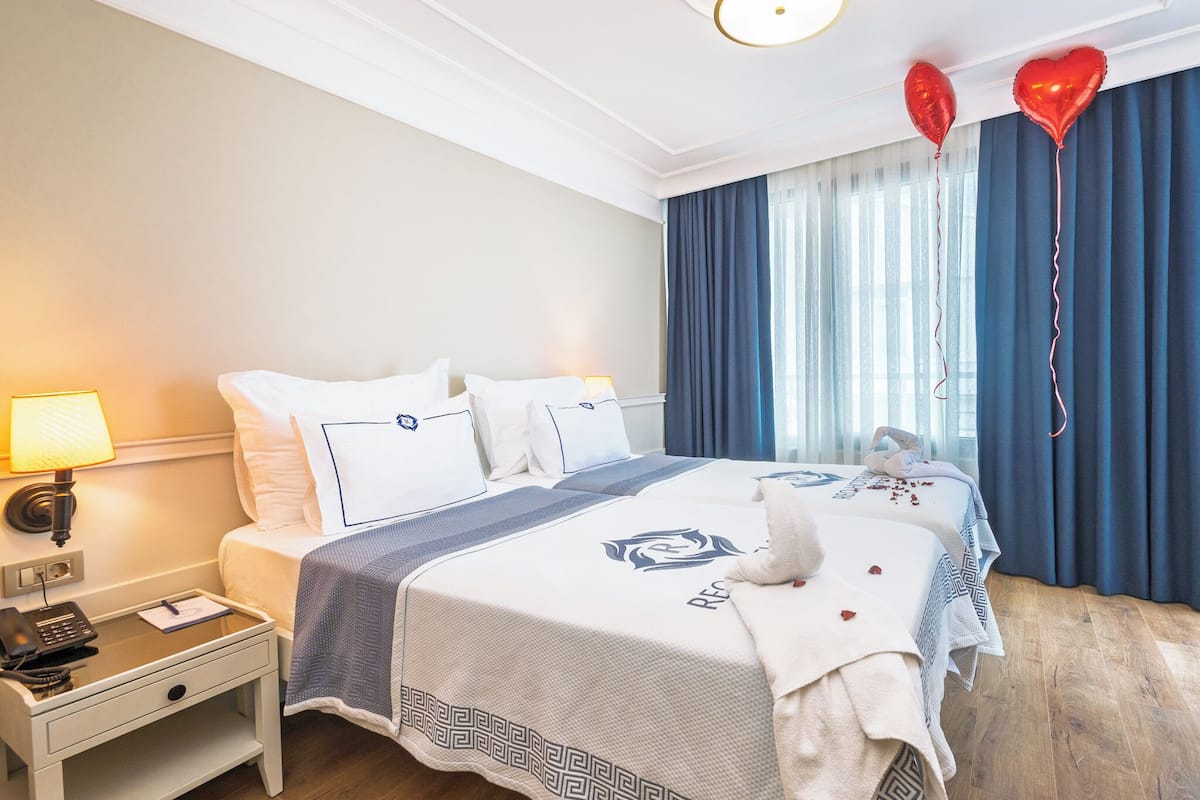 Deluxe Room with Side Sea View