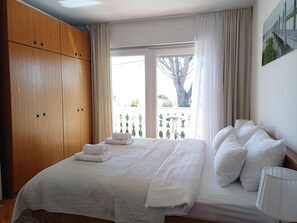 1 chambre, lit parapluie, Wi-Fi gratuit, draps fournis