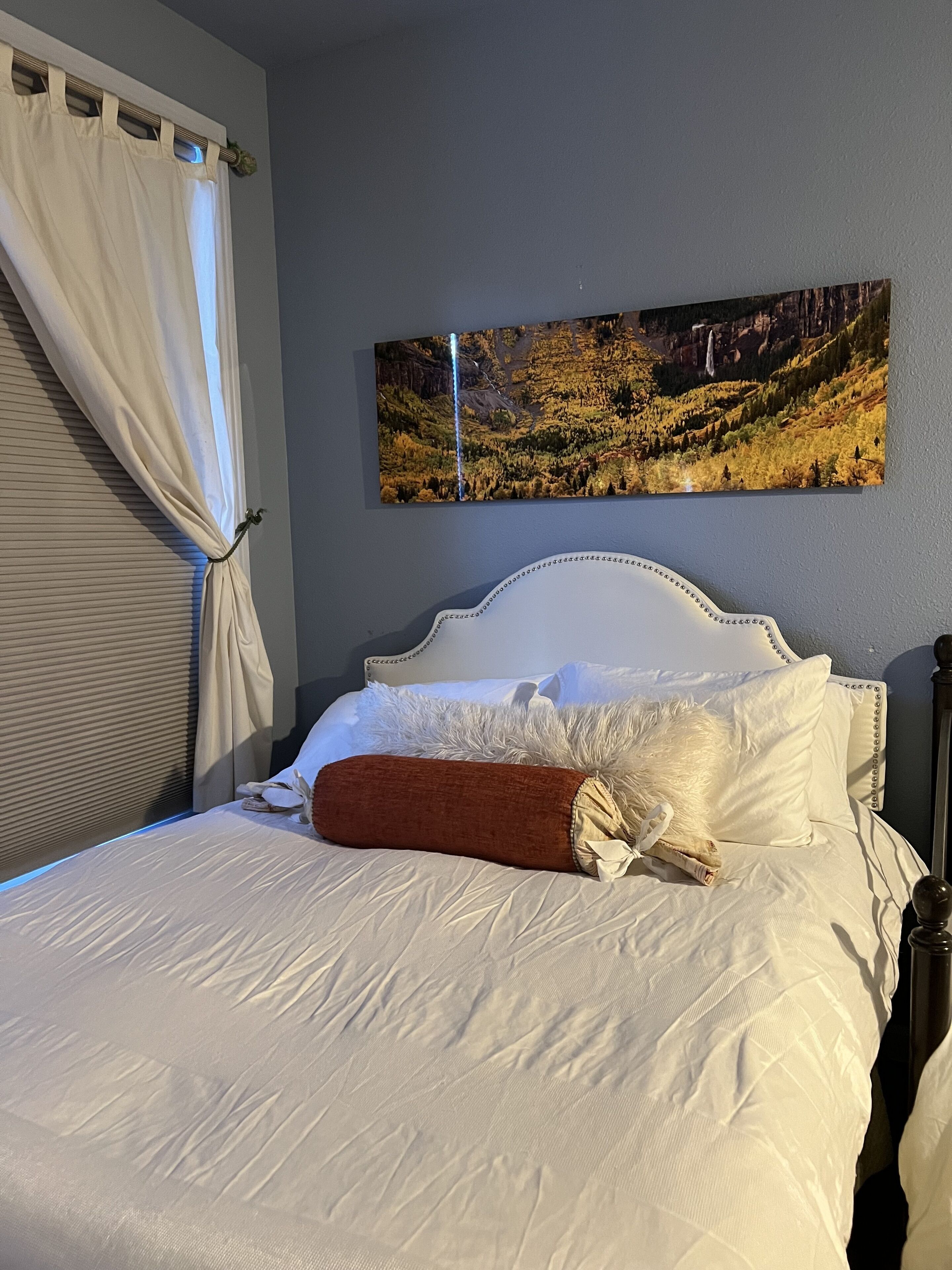 Tabla de planchar con plancha, wifi gratis y ropa de cama 